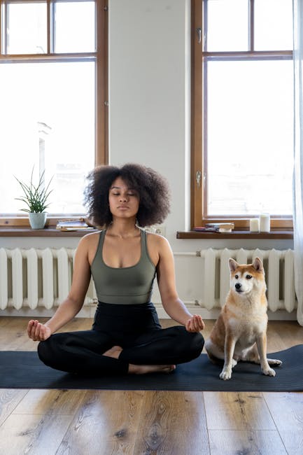 七大脈輪的對應音樂:頻率療癒指南A woman practices yoga meditation at home with her dog, creating a calm and peaceful environment.